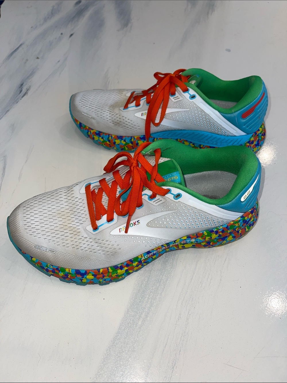 Brooks womens White Sneakers with Green Lining and Orange Laces - Picture 2 of 2